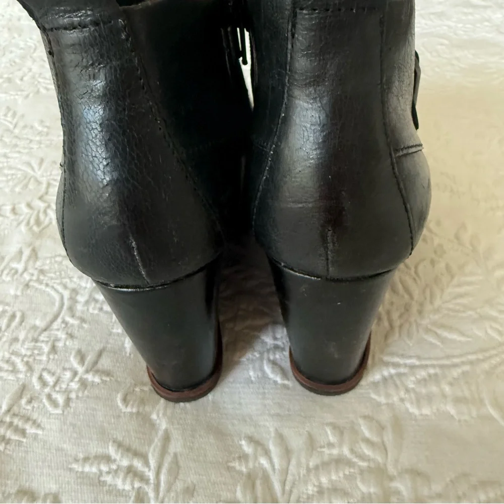 Kork-Ease Stylish Black Wedge Ankle Boots with Buckle. Size 8.5
